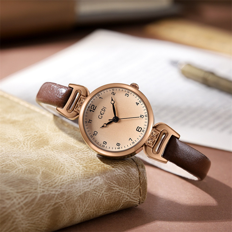 Retro Small Round Dial Leather - Vintage Fashion Old Money 评论和价格